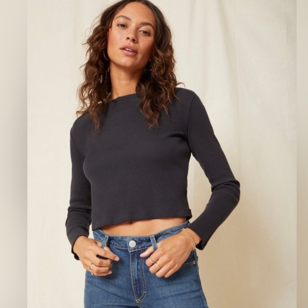 NWOT AMO babe long sleeve rib tee in vintage black.